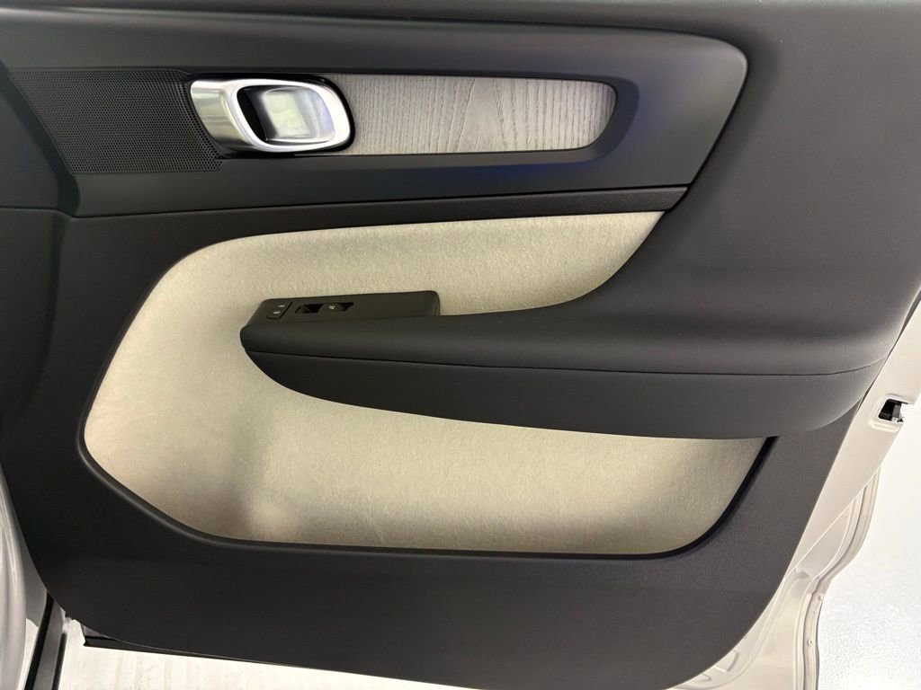 Used 2023 Volvo XC40 B5 Plus w/ Protection Package image 41
