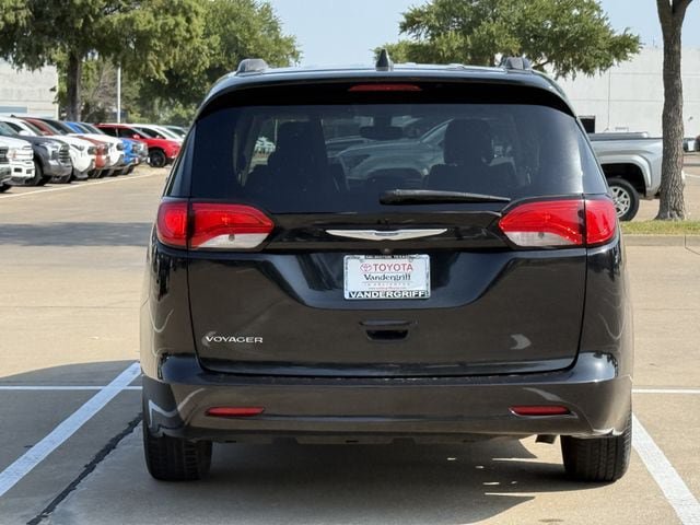 Used 2020 Chrysler Voyager Lxi FWD image 5