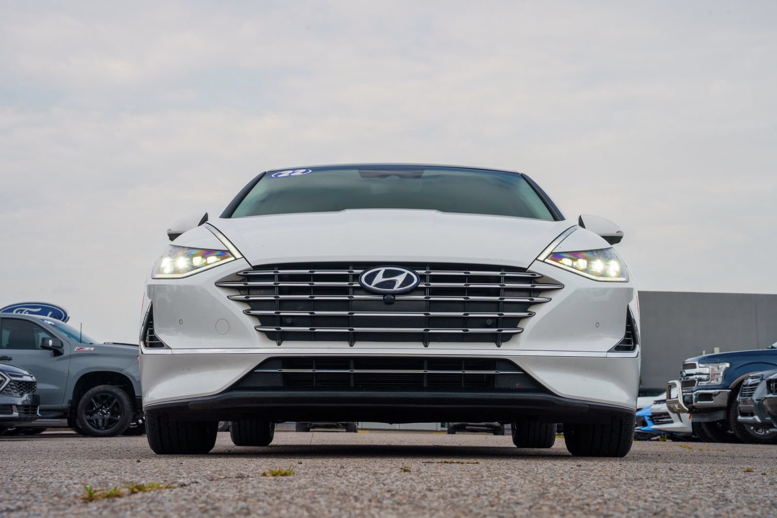 Used 2022 Hyundai Sonata Limited FWD image 2