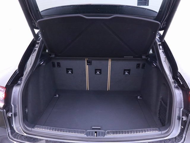 Used 2024 Porsche Macan AWD/4WD image 41