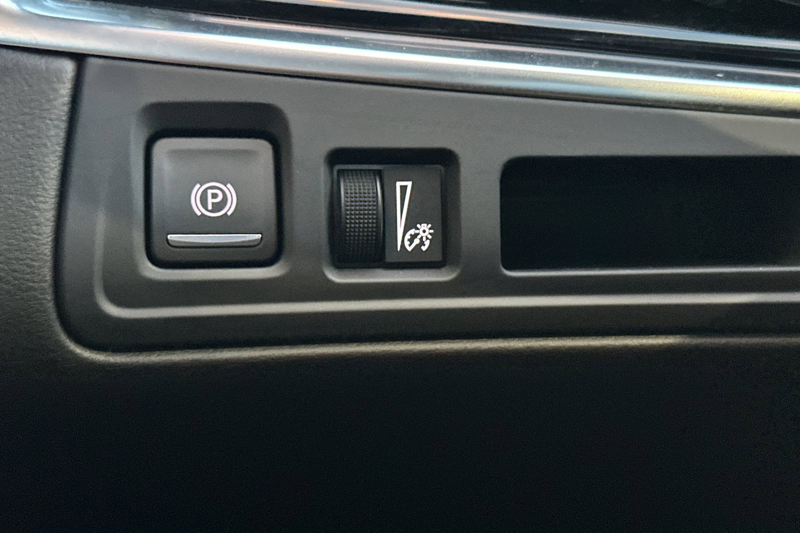 Used 2025 Cadillac XT6 Luxury image 37