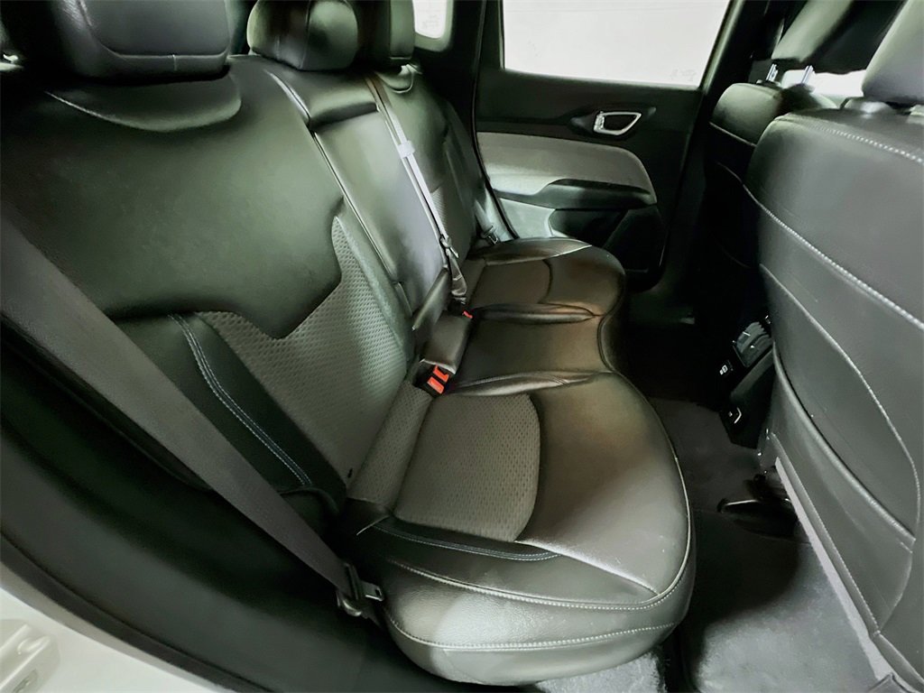 Used 2024 Jeep Compass Latitude image 23