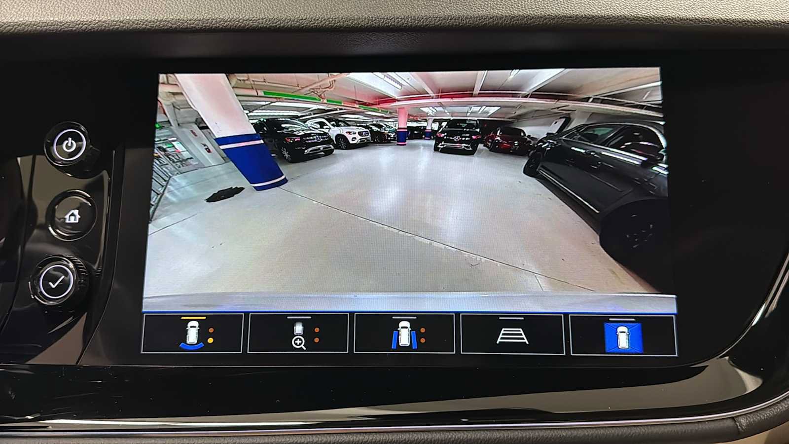 Used 2023 Buick Envision Avenir AWD/4WD image 21