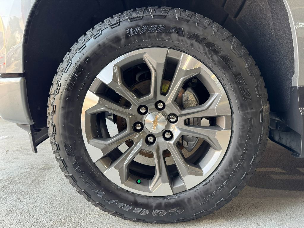 Used 2024 Chevrolet Silverado 1500 High Country w/ Technology Package image 7