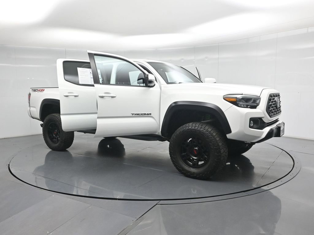 Used 2022 Toyota Tacoma TRD Off-Road w/ Technology Package AWD/4WD image 30
