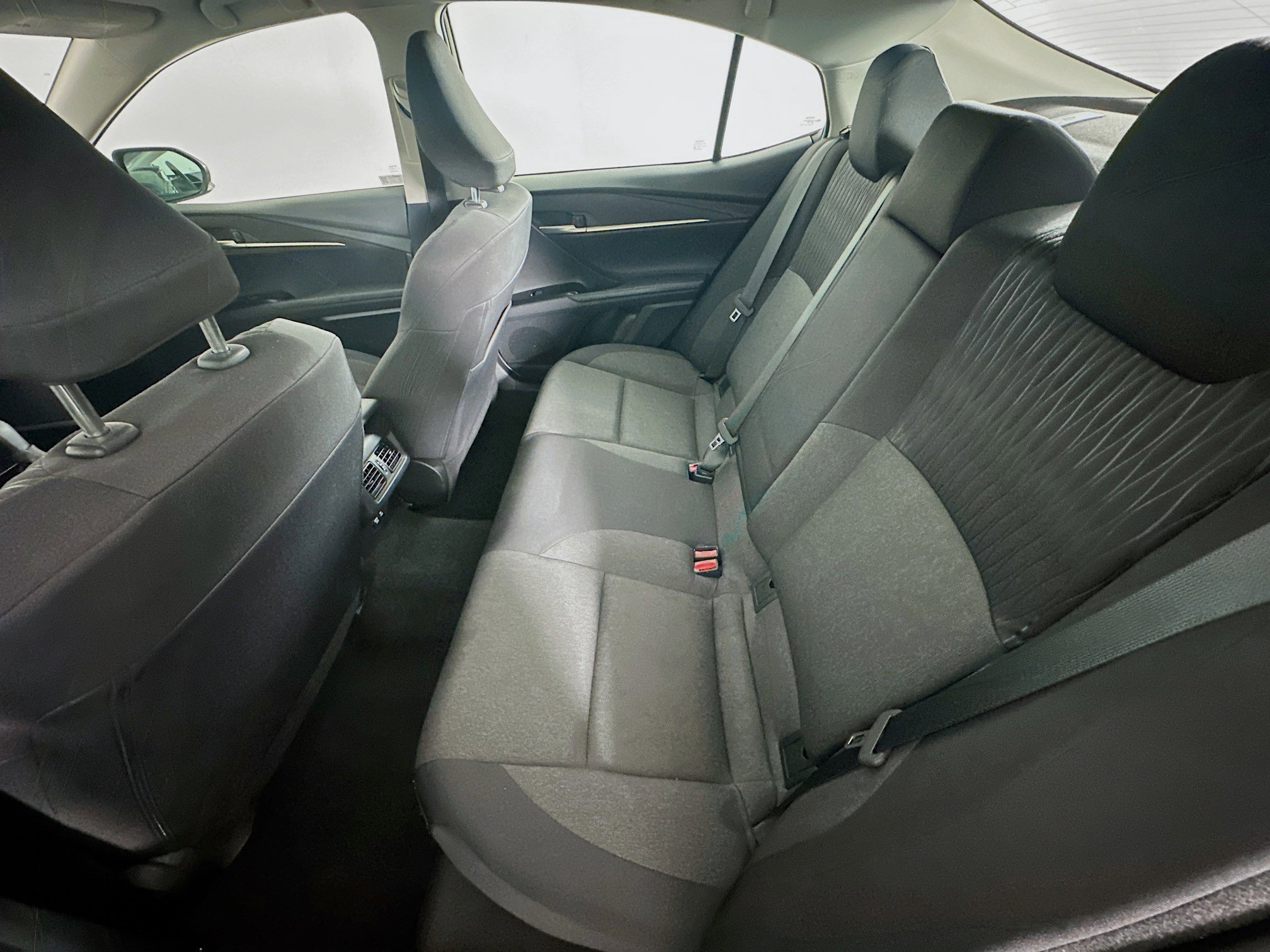 Used 2025 Toyota Camry LE image 28