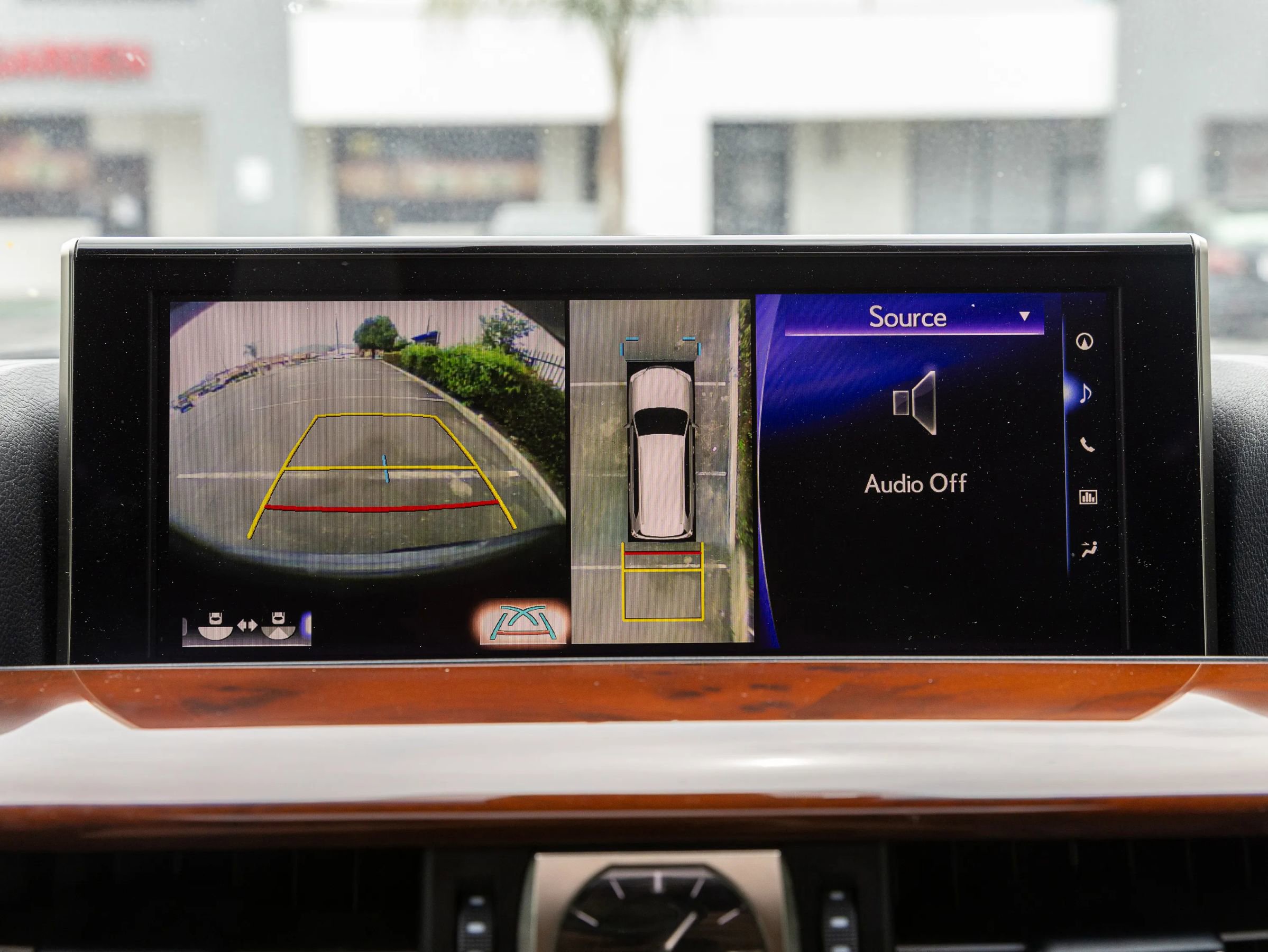 Used 2021 Lexus LX 570 4WD w/ Luxury Package image 20