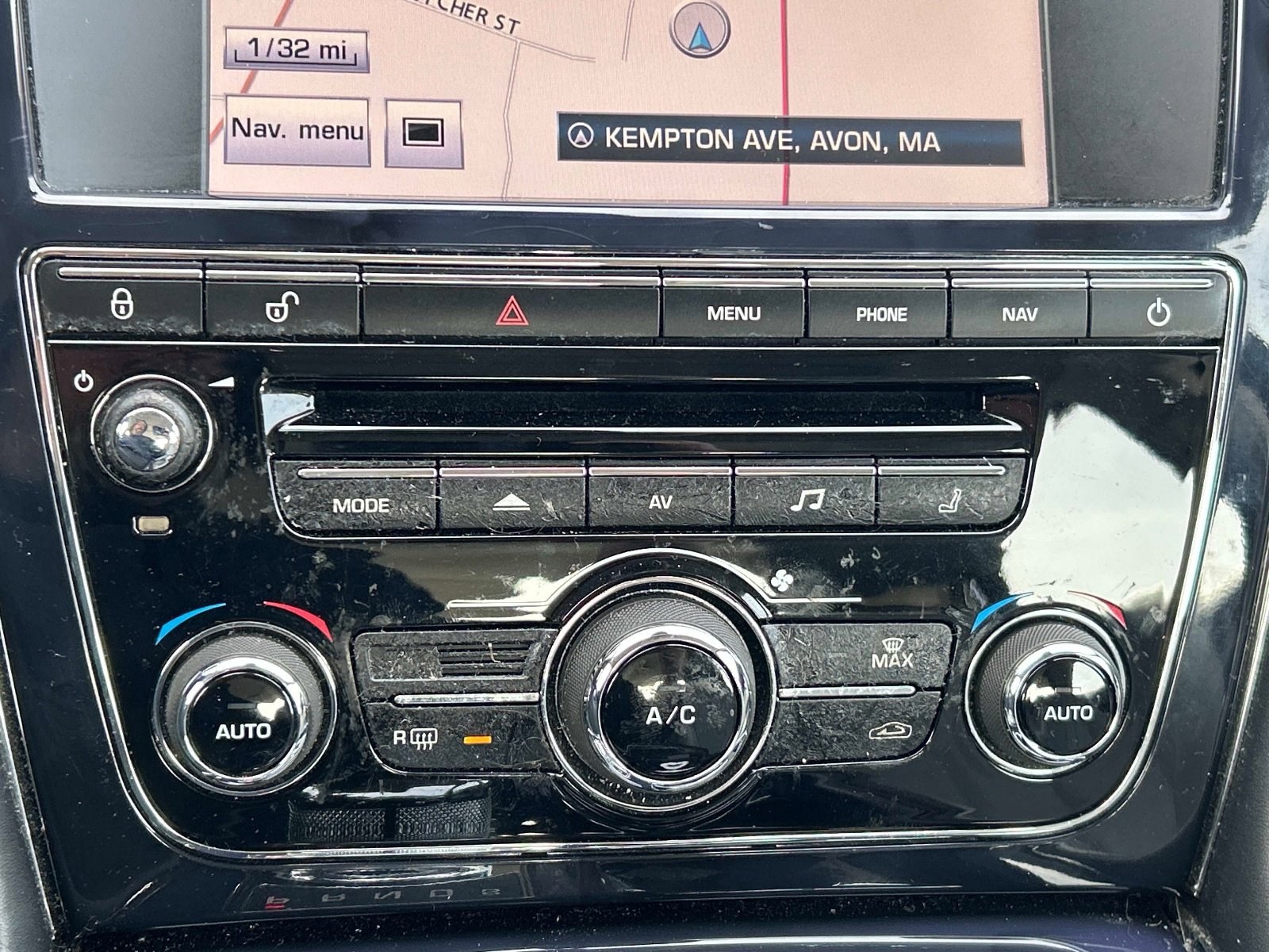 Used 2012 Jaguar XJ image 33