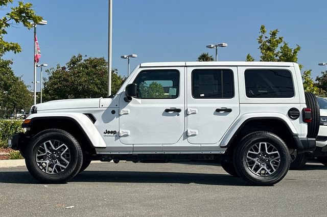 Used 2025 Jeep Wrangler Unlimited Sahara AWD/4WD image 7