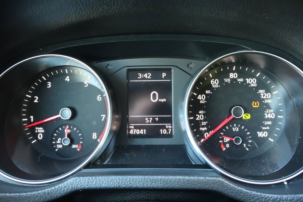 Used 2018 Volkswagen Passat 2.0T R-Line image 33