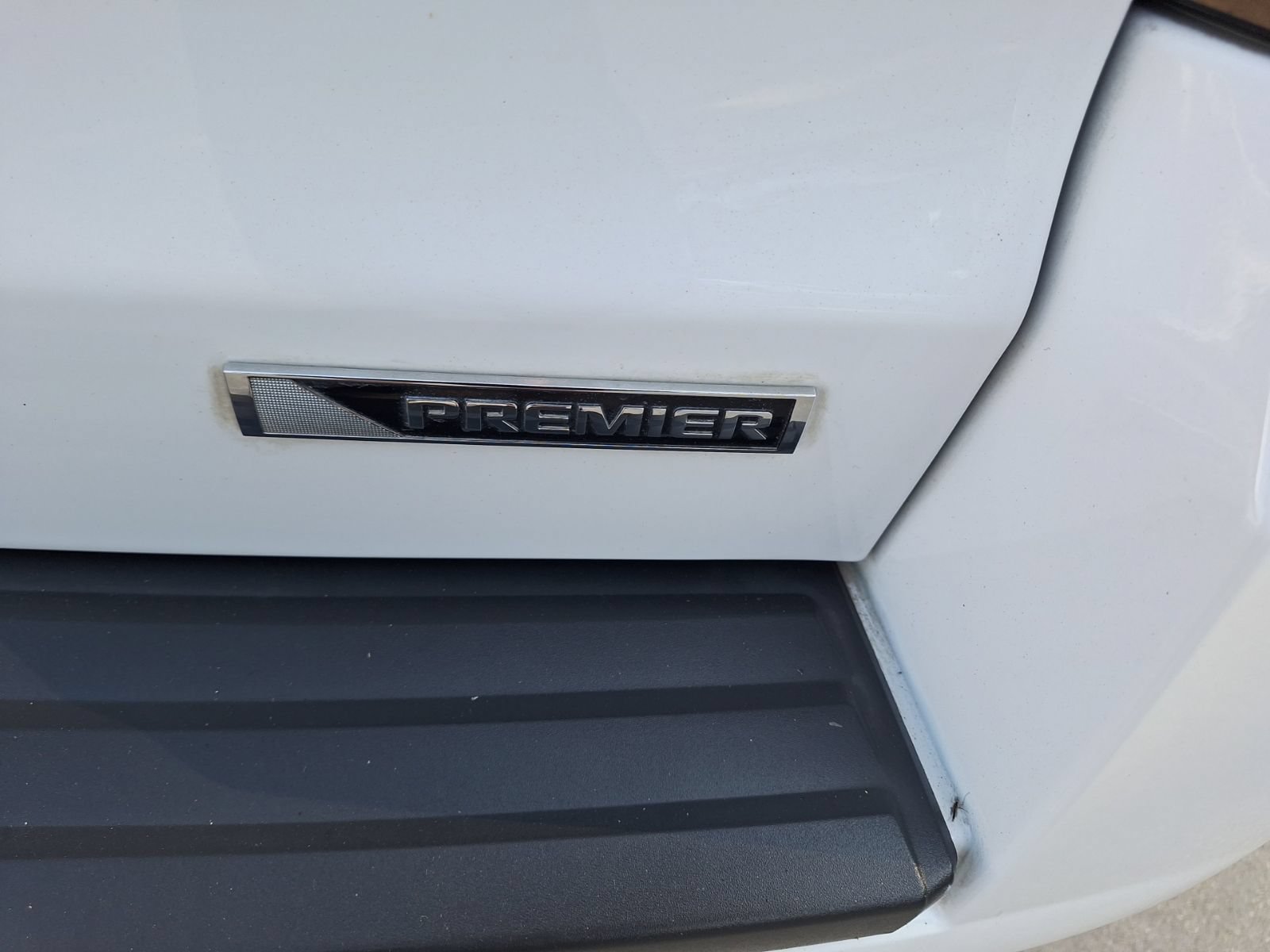 Used 2018 Chevrolet Tahoe Premier w/ RST 6.2L Performance Edition RWD image 12