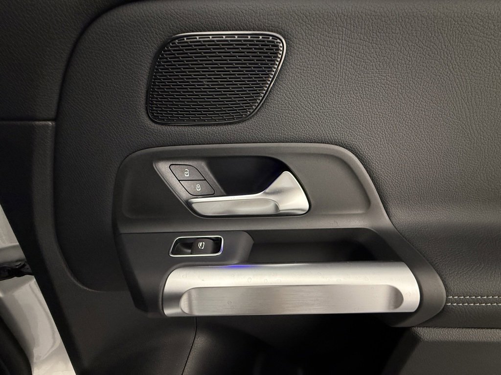 Used 2023 Mercedes-Benz EQB 300 4MATIC image 26