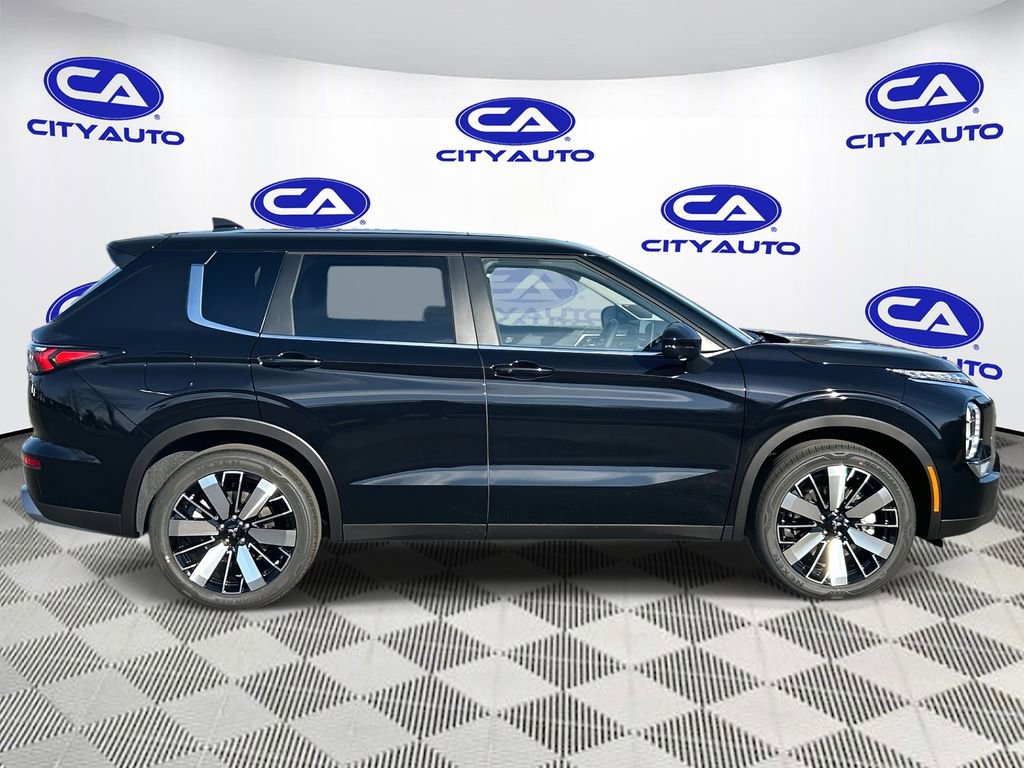 New 2026 Mitsubishi Outlander SE FWD image 2