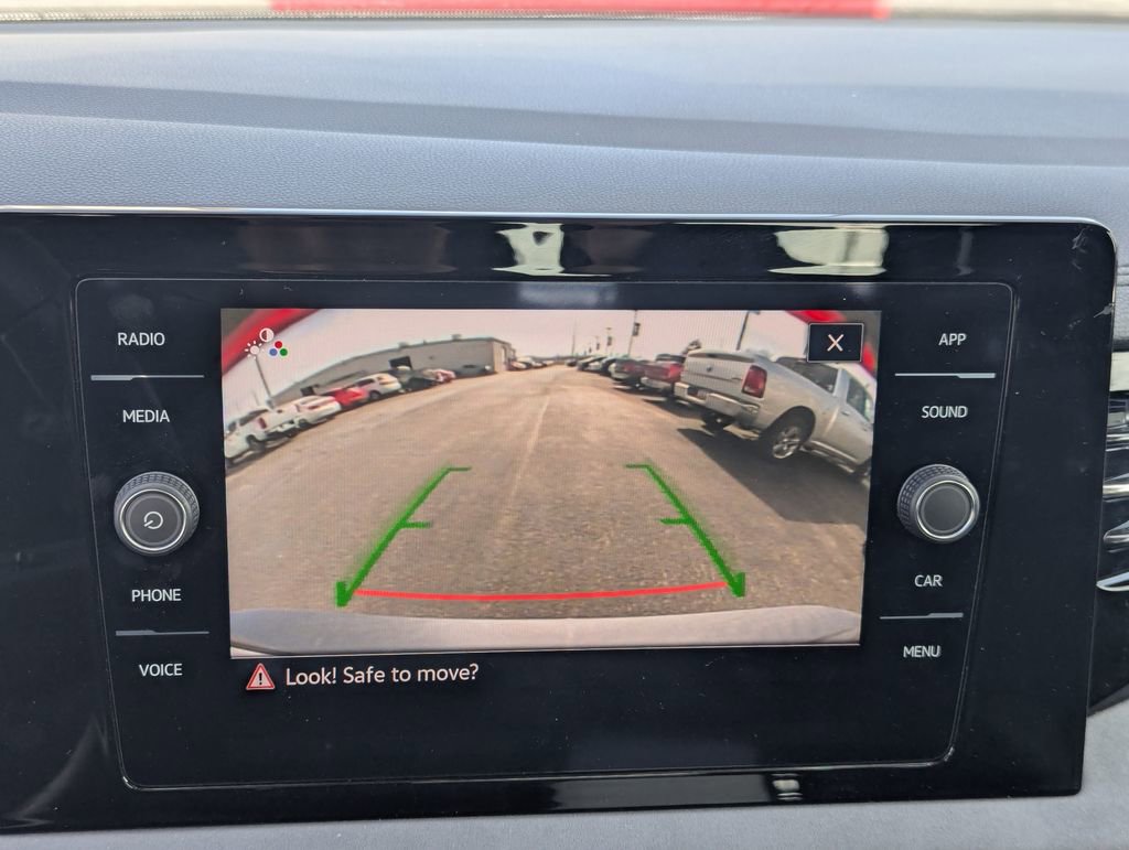 Used 2025 Volkswagen Jetta SE FWD image 17