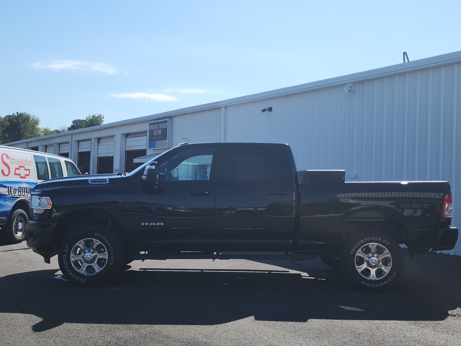 Used 2023 RAM 2500 Big Horn w/ Level 1 Equipment Group AWD/4WD image 2