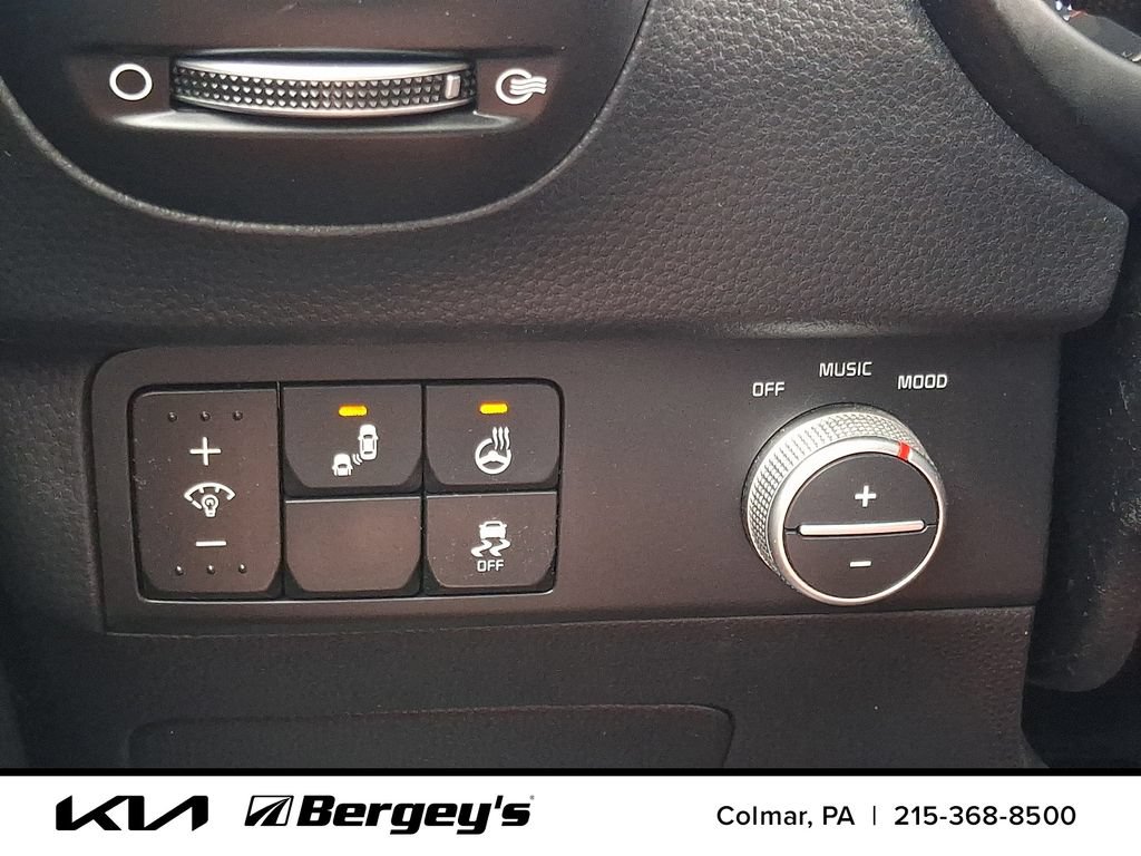 Used 2017 Kia Soul ! w/ Tech Package FWD image 26