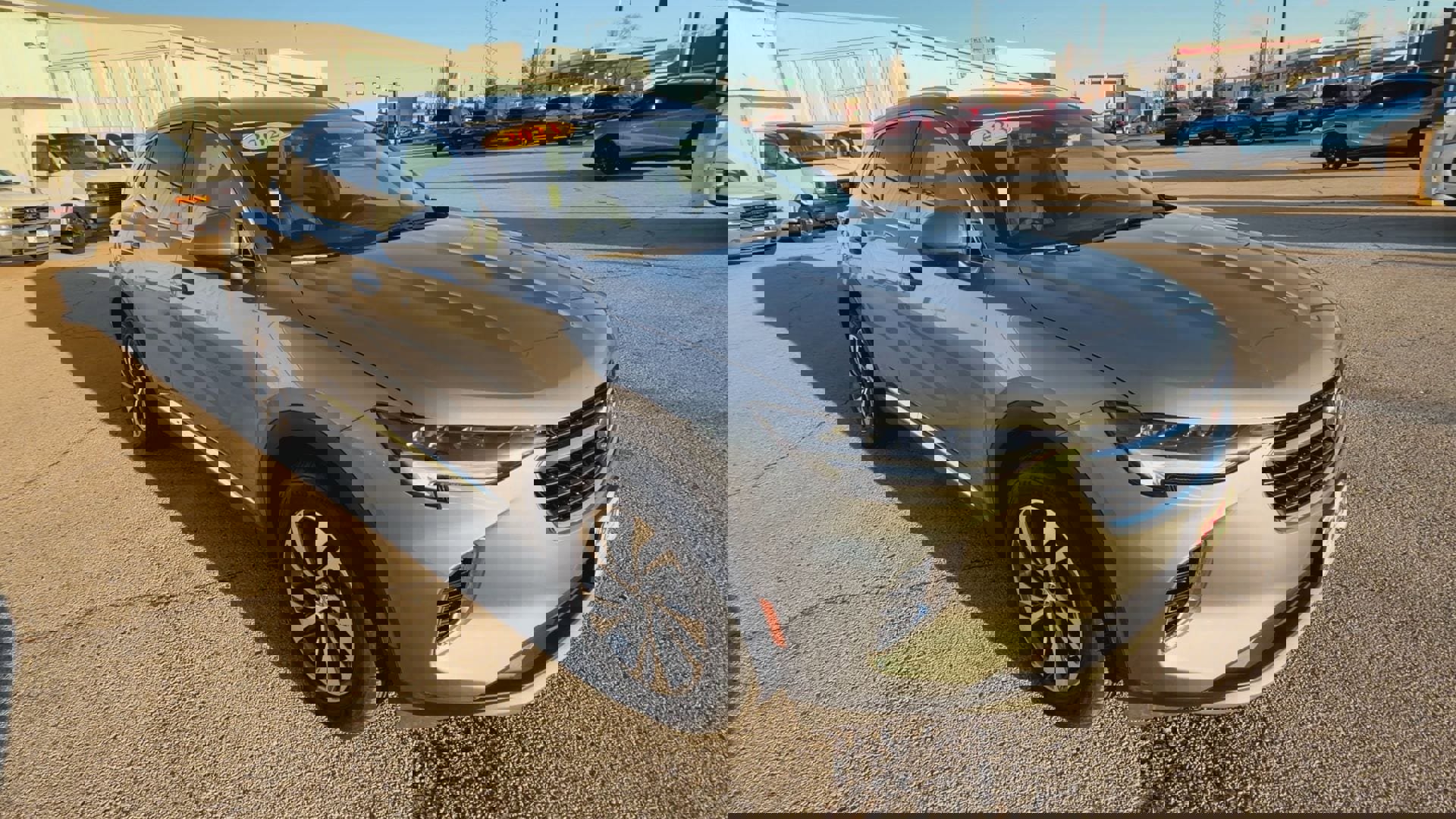 Used 2023 Buick Envision Essence image 2