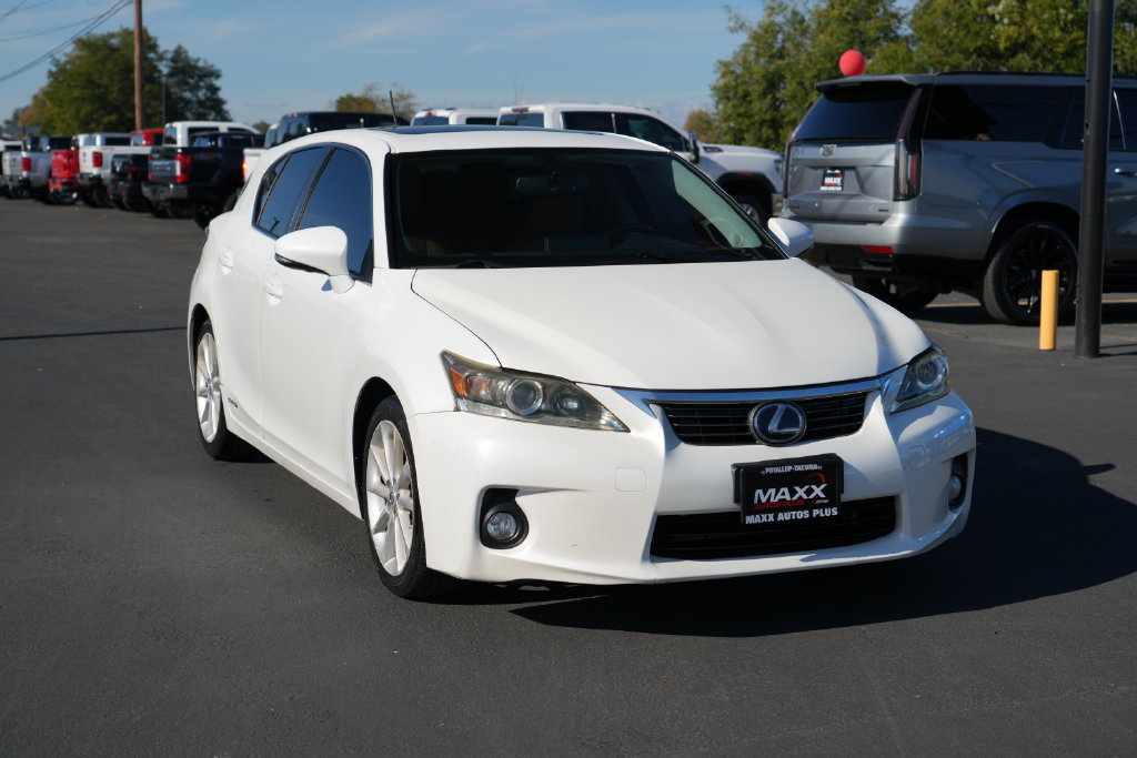 Used 2013 Lexus CT 200h w/ Premium Pkg w/Navigation FWD image 2