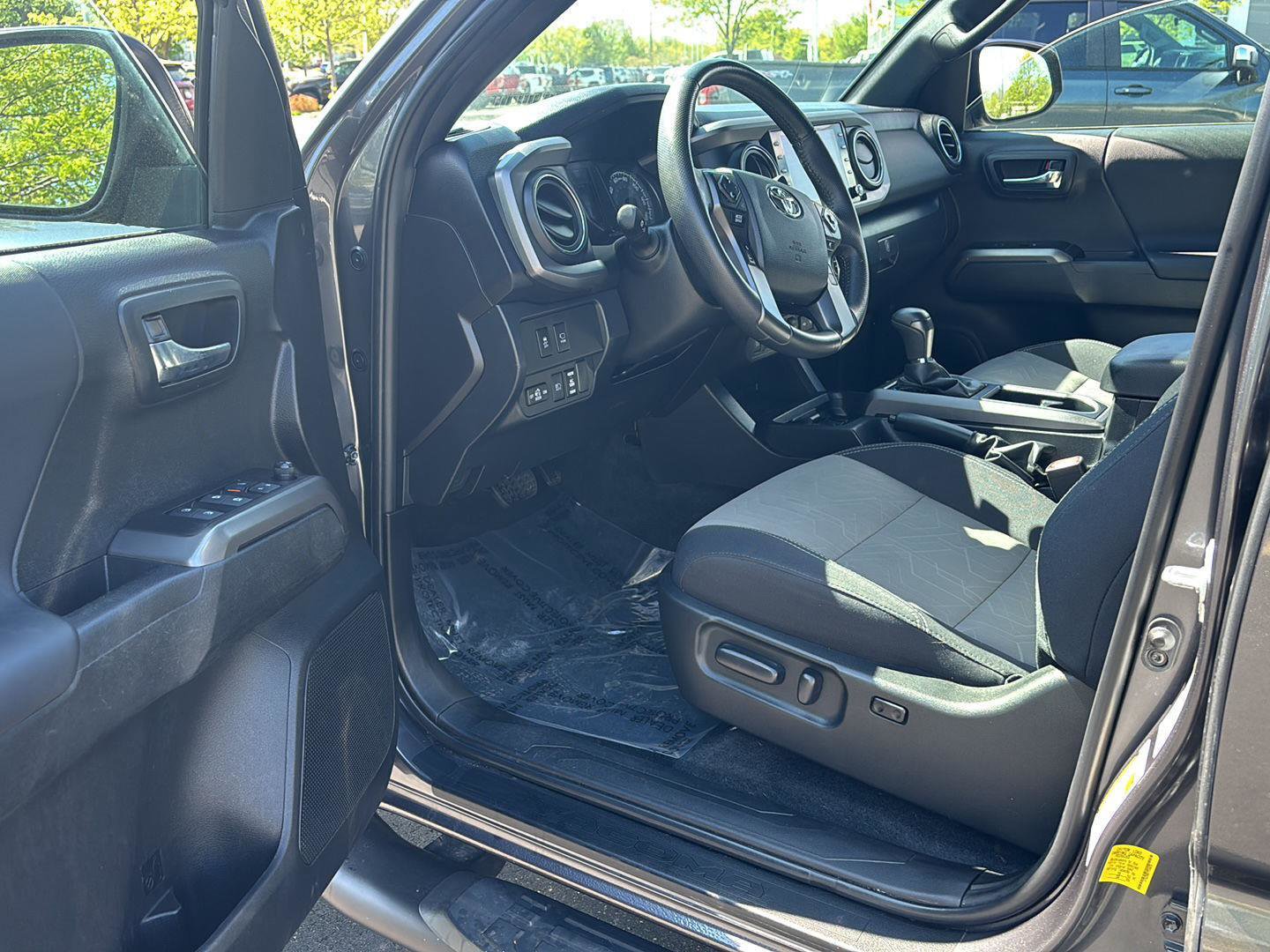 Used 2023 Toyota Tacoma TRD Off-Road w/ Advanced Technology Package AWD/4WD image 2