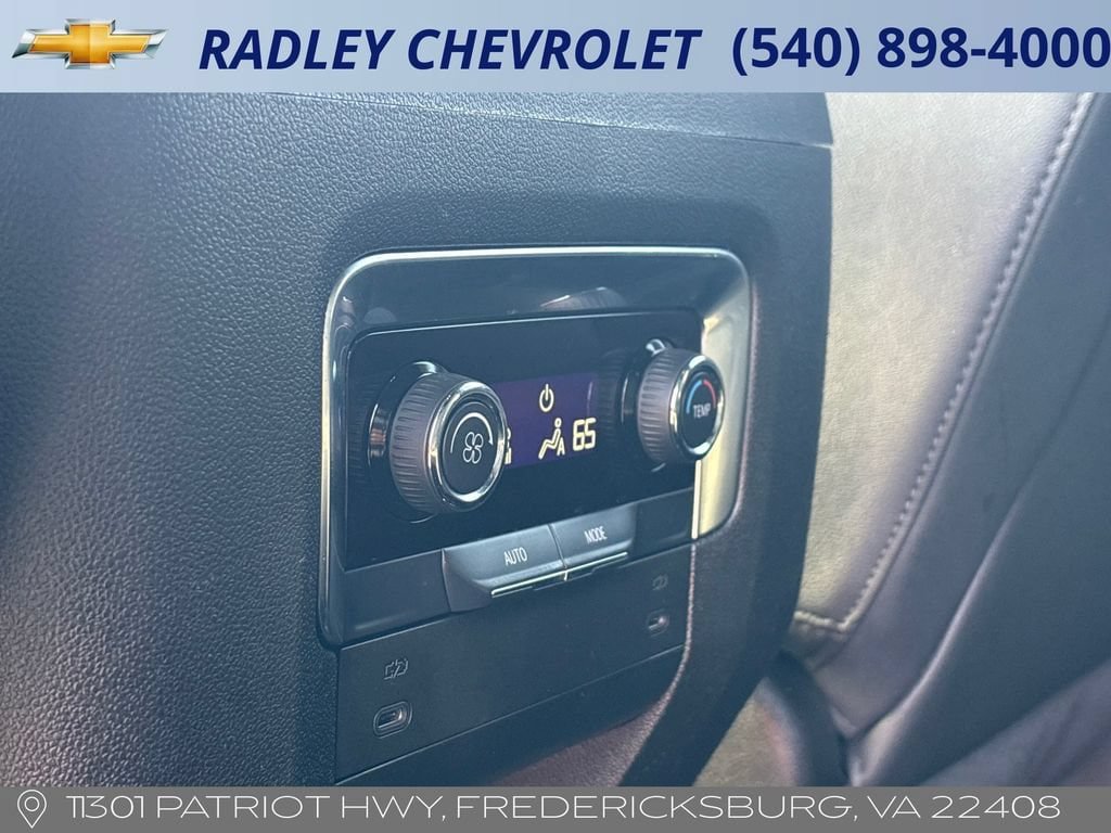 Certified 2025 Chevrolet Suburban LT AWD/4WD image 13