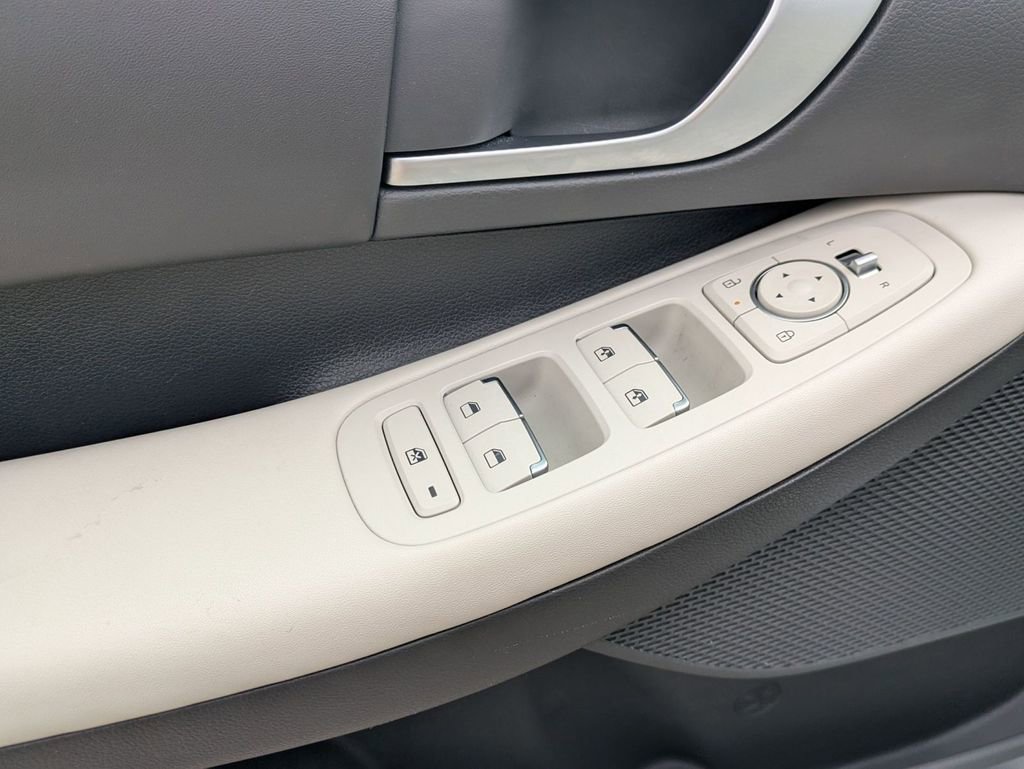 Certified 2025 Hyundai Sonata SEL image 15