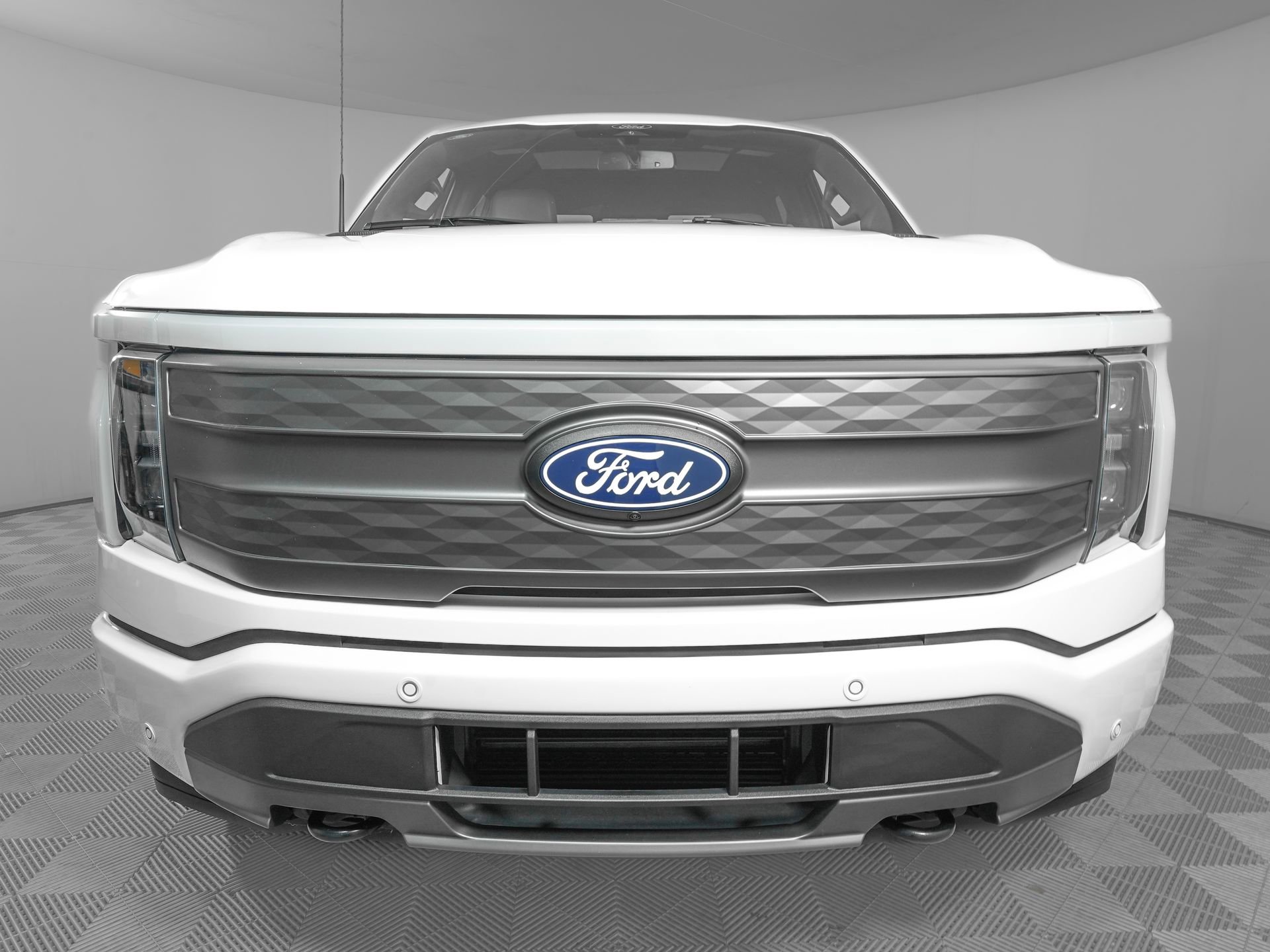 Used 2025 Ford F150 Lightning Lariat image 2