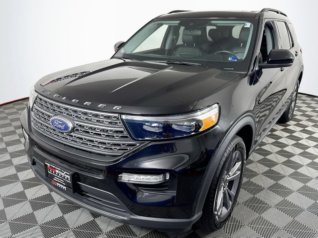 Used 2023 Ford Explorer XLT w/ Equipment Group 202A AWD/4WD image 3