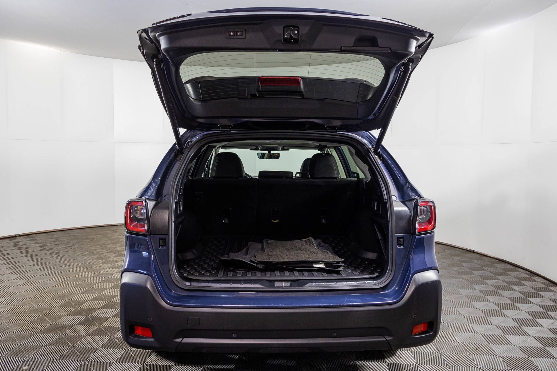 Used 2023 Subaru Outback Onyx Edition image 40