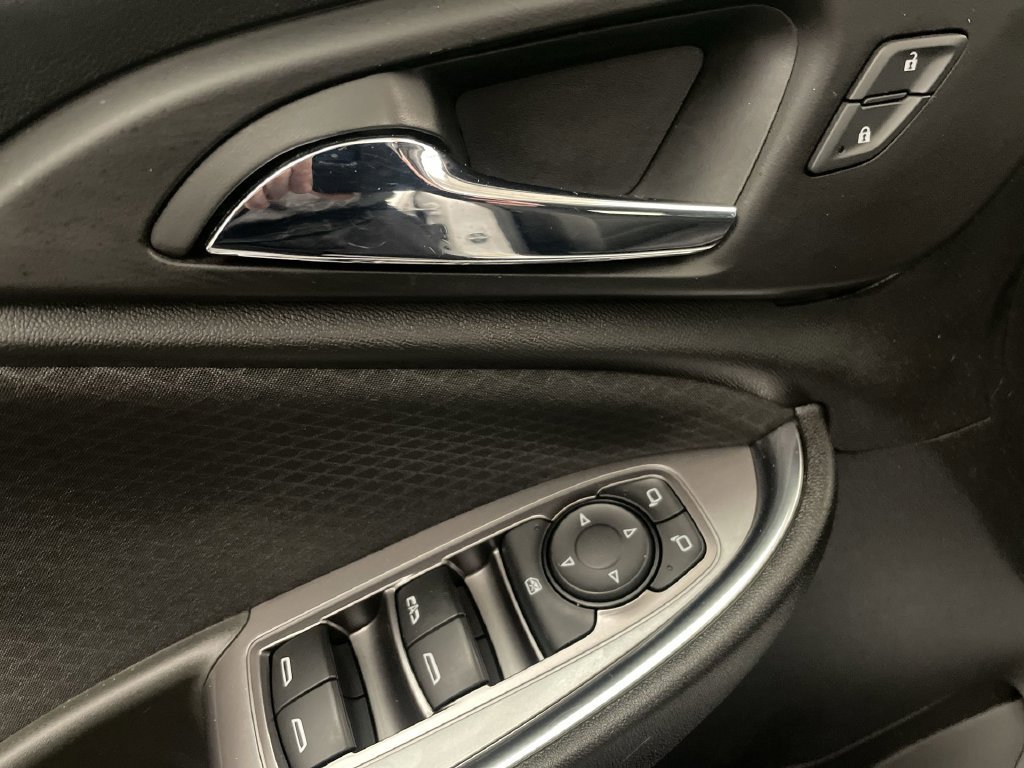 Used 2019 Chevrolet Malibu LT FWD image 16