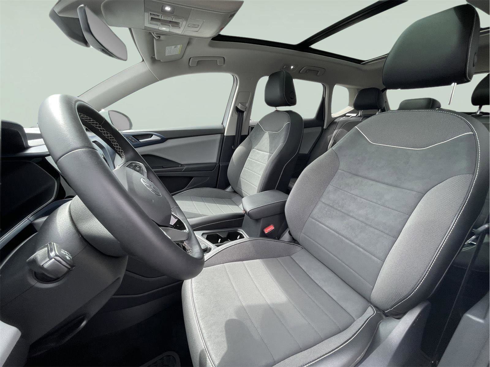 Used 2023 Volkswagen Taos SE w/ Panoramic Sunroof Package AWD/4WD image 13