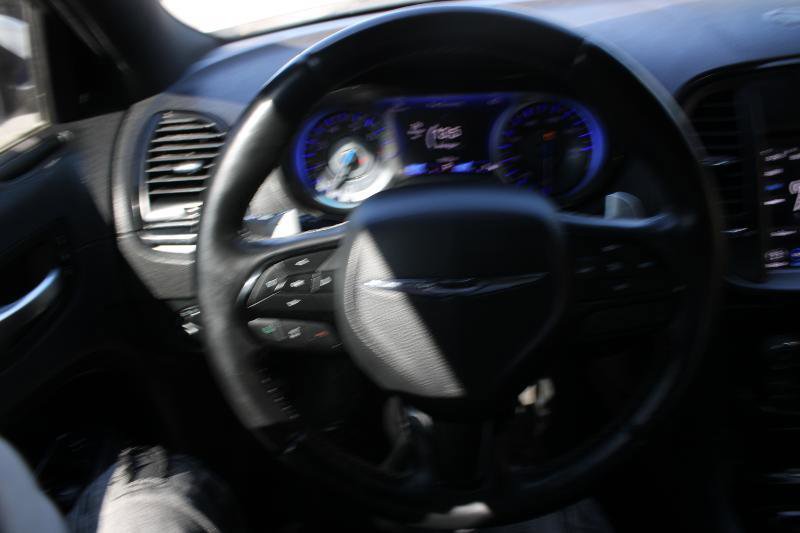 Used 2018 Chrysler 300 S w/ 300S Premium Group image 9