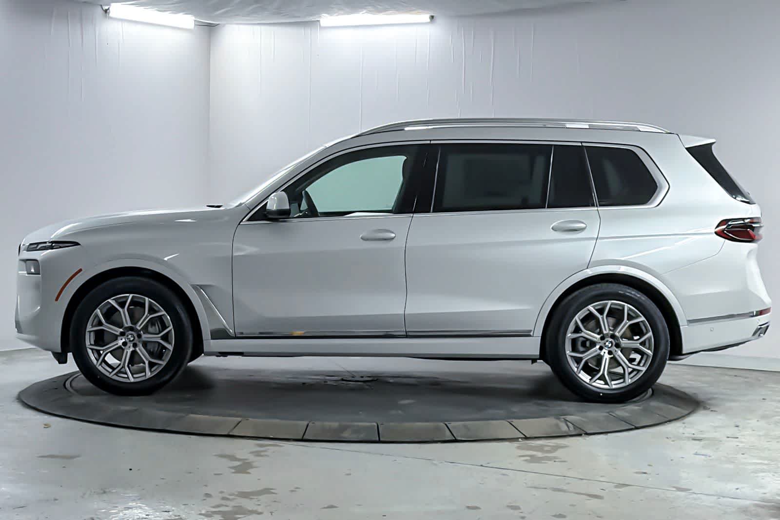 Used 2026 BMW X7 xDrive40i AWD/4WD image 5