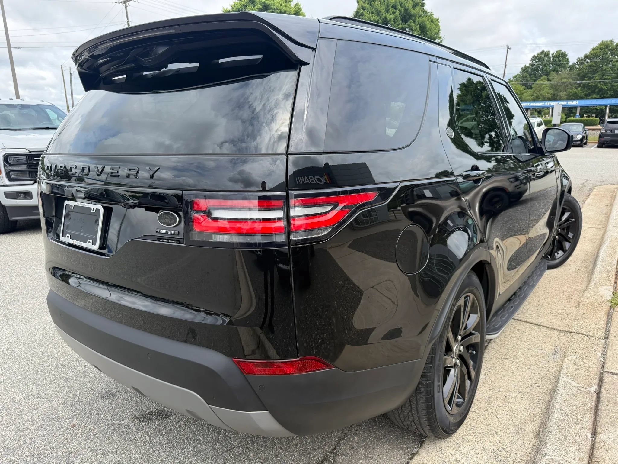Used 2017 Land Rover Discovery HSE Luxury AWD/4WD image 5