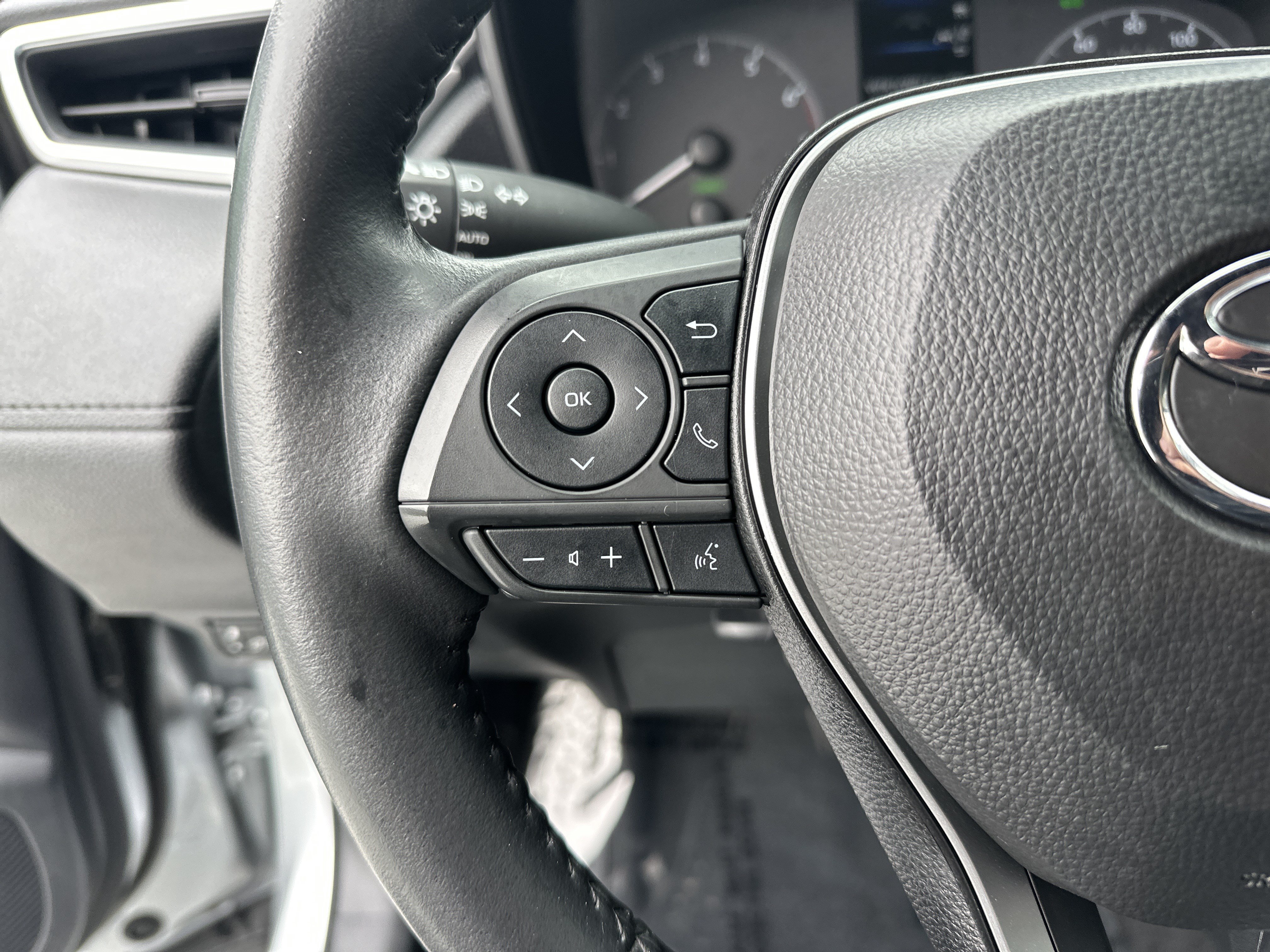 Used 2024 Toyota Corolla Cross AWD Hybrid image 19