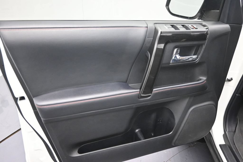 Used 2021 Toyota 4Runner TRD Off-Road AWD/4WD image 17