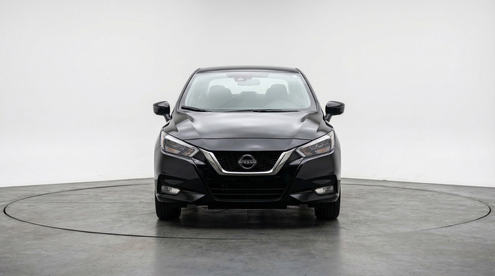 Used 2025 Nissan Versa SV image 2