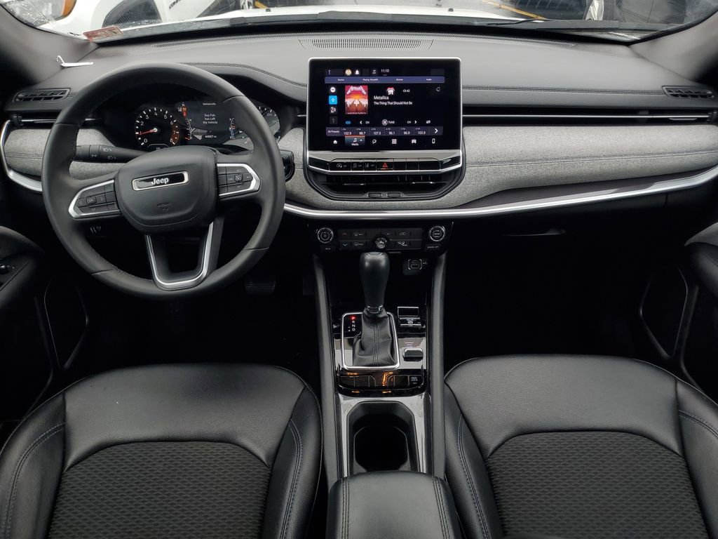 Used 2023 Jeep Compass Latitude image 17