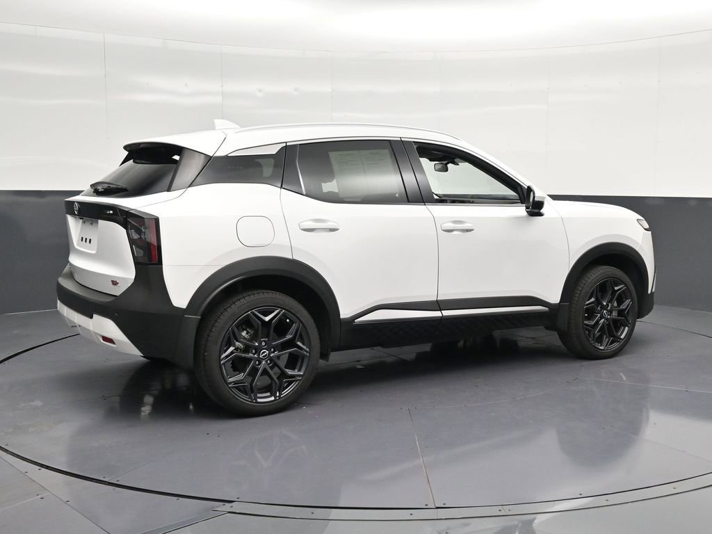 Used 2025 Nissan Kicks SR FWD image 3
