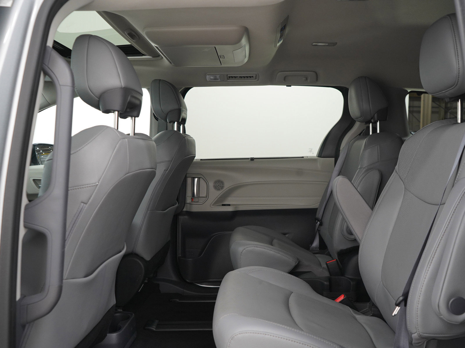 Used 2024 Toyota Sienna Limited AWD/4WD image 21