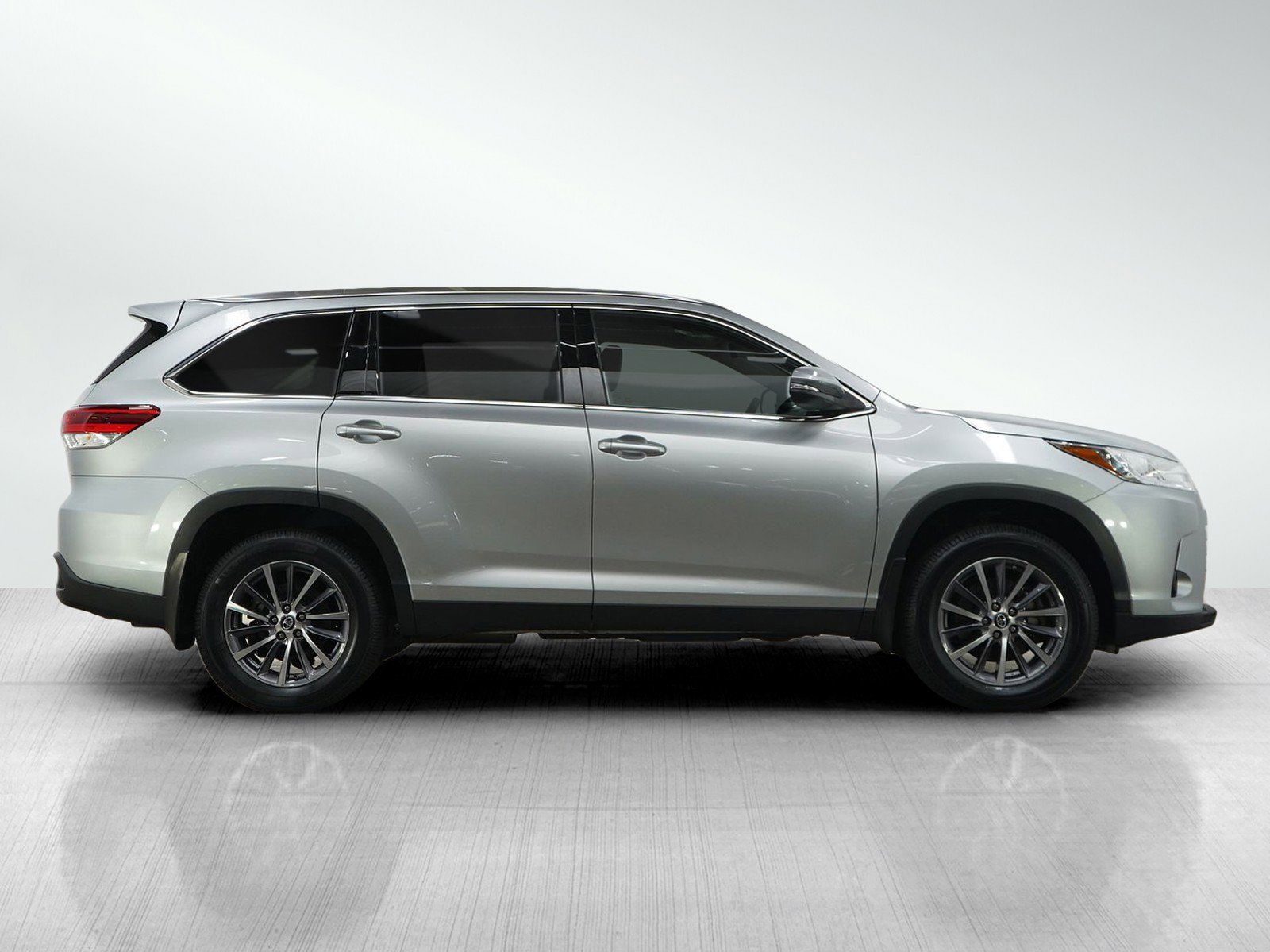 Used 2019 Toyota Highlander XLE AWD/4WD image 6