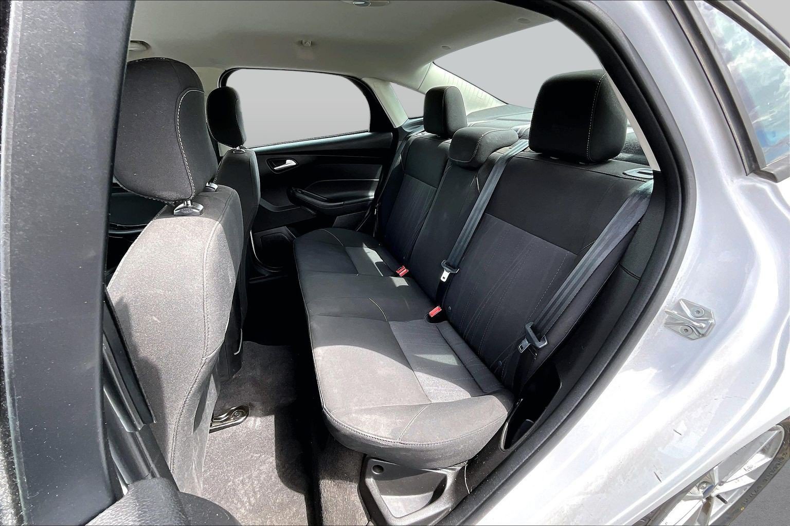 Used 2018 Ford Focus SE FWD image 25