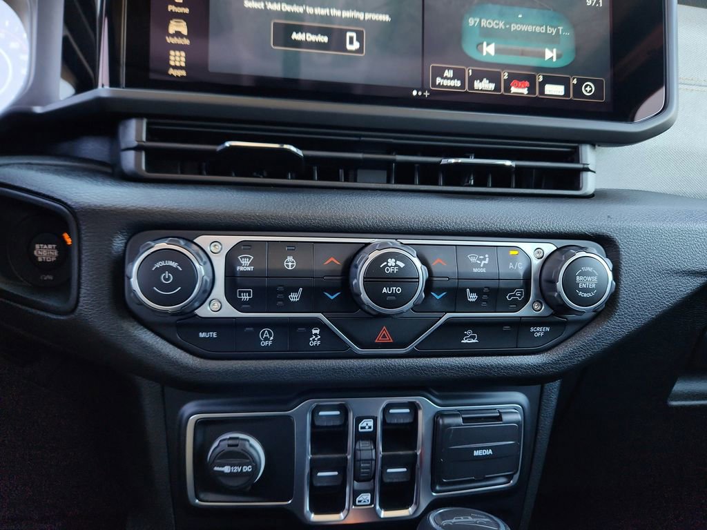 Used 2024 Jeep Gladiator Sport AWD/4WD image 12
