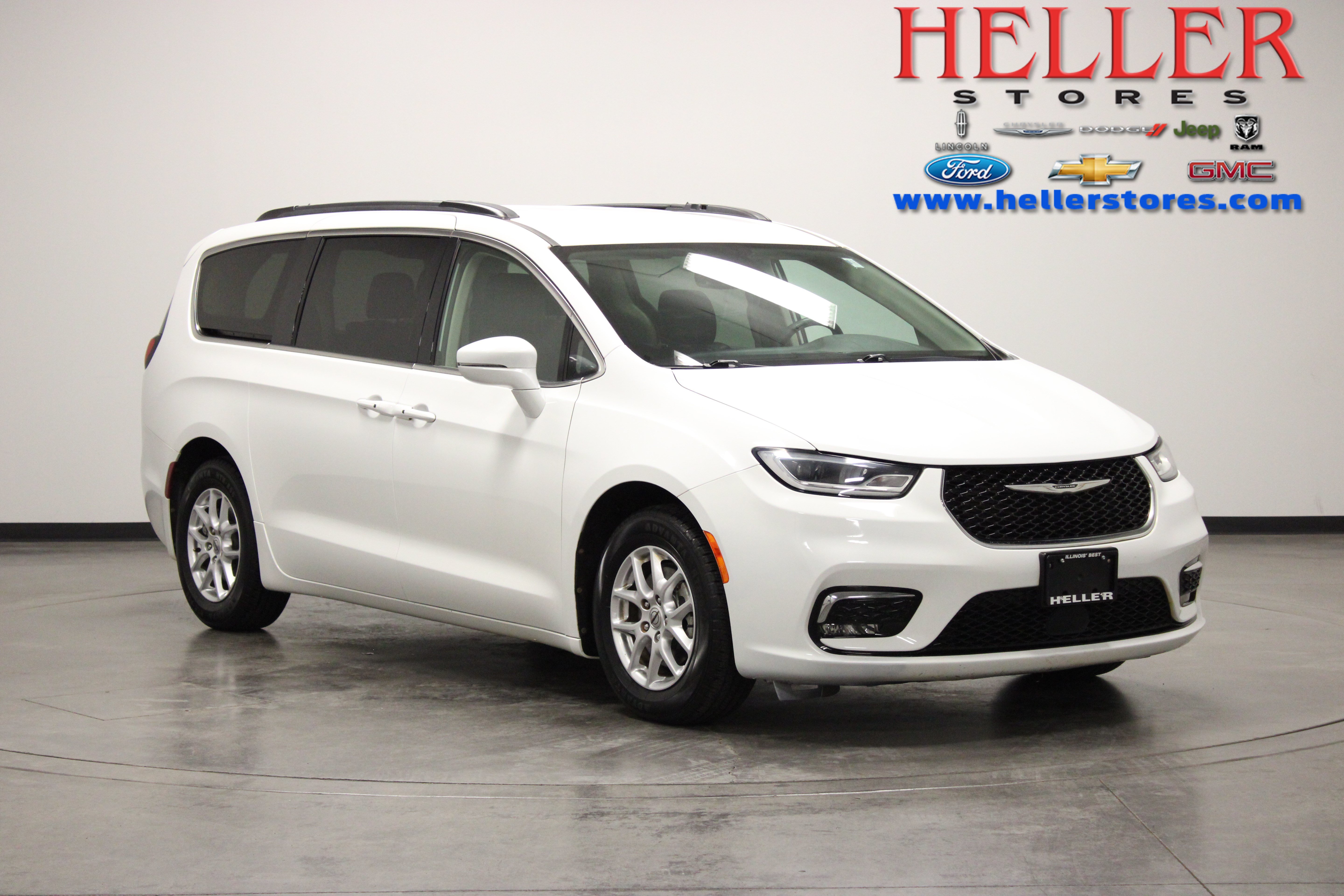 Used 2022 Chrysler Pacifica Touring-L FWD image 1