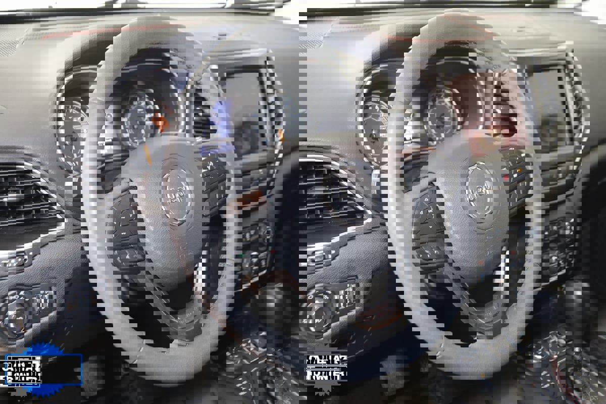 Used 2022 Jeep Cherokee Trailhawk image 6