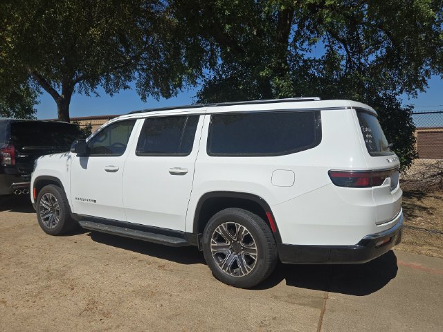 Used 2024 Jeep Wagoneer L Series II RWD image 3