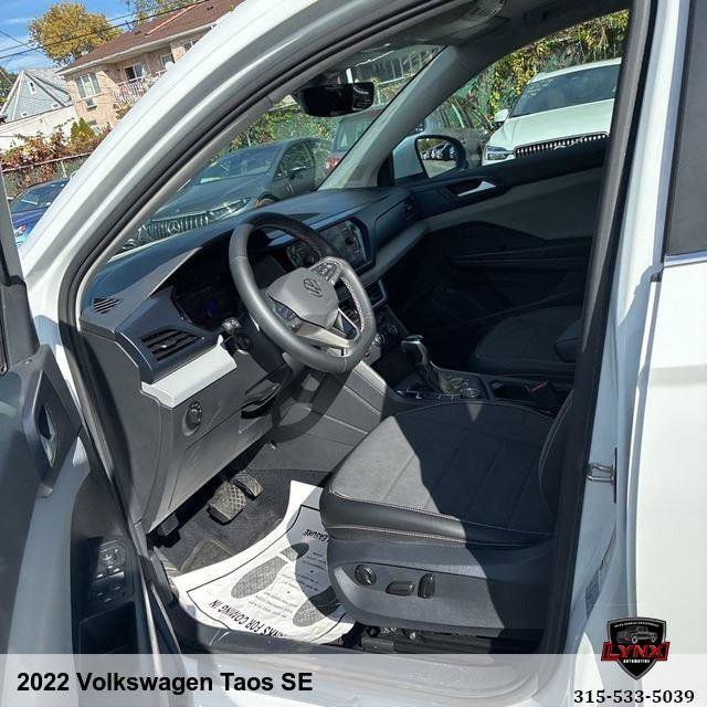 Used 2022 Volkswagen Taos SE w/ Panoramic Sunroof Package image 14