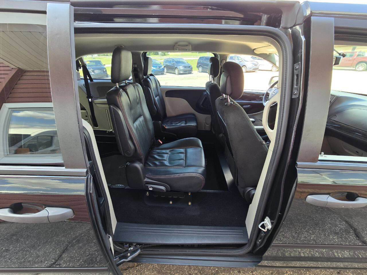 Used 2015 Dodge Grand Caravan American Value Package w/ UConnect Hands-Free Group image 22