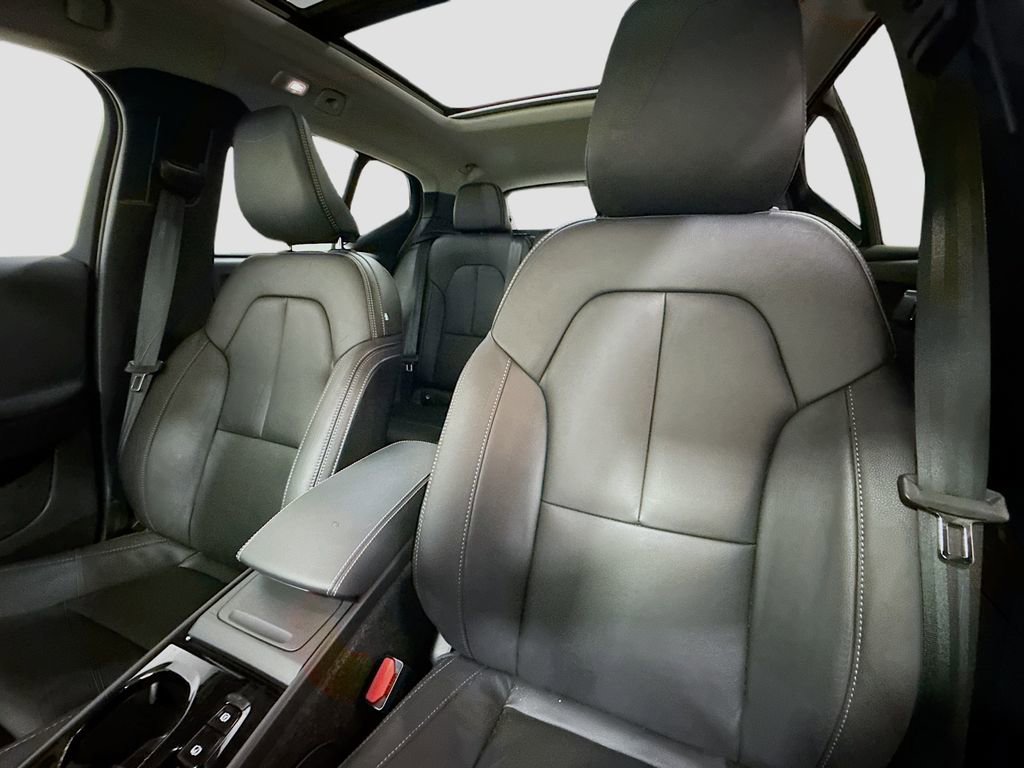 Used 2026 Volvo XC40 B5 Ultra w/ Climate Package image 5