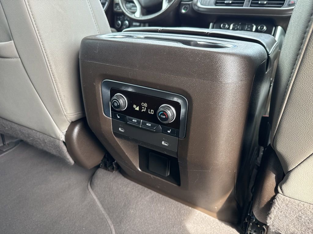 Used 2022 Chevrolet Suburban Z71 w/ Luxury Package AWD/4WD image 35