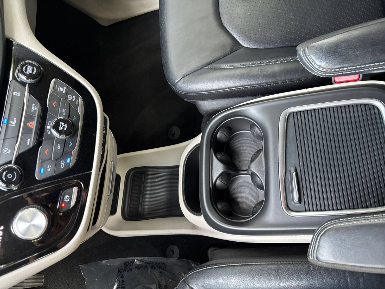 Used 2022 Chrysler Pacifica Touring-L FWD image 43